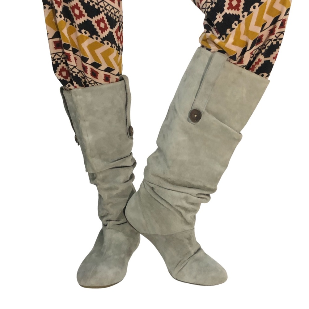 GRAY UGG BOOTS